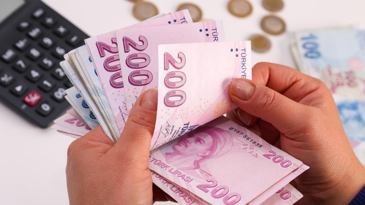 18 yaş üzerinde olan kişiler olanlar için MÜJDELİ HABER Geldi: PTT’den 10.000, 20.000, 30.000 ve 50.000 TL Paranızı hemen ÇEKİN!